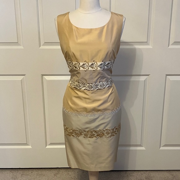 Maggy London Dresses & Skirts - Maggy London Gold and Cream Embroidered Midi Dress